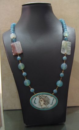 Collana in pietre dure