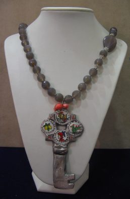 Collana in Calcedonio