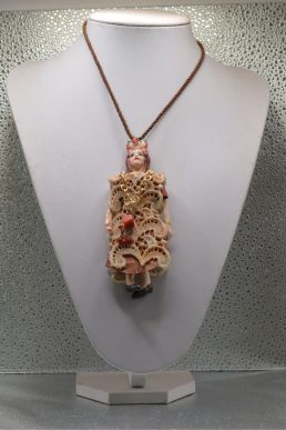 Collana in ceramica e pizzo Angelica
