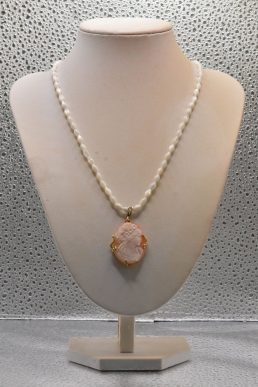 Collana in Madreperla con Cammeo