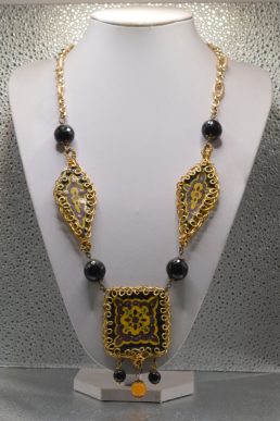 Collana con Motivi Geometrici tipo Caltagirone  Viola e Gialli