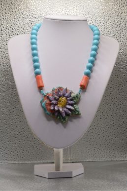 Collana in pasta di turchese e corallo con Fiore in Ceramica