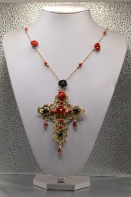 Collana all'uncinetto Crocifisso
