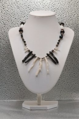 Collana con Corallo Bianco e Corallo Nero