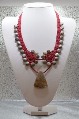 Collana all'uncinetto con Pietre Dure