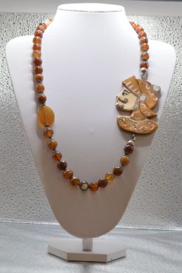 Collana  in Corniola con Pupo Siciliano in ceramica