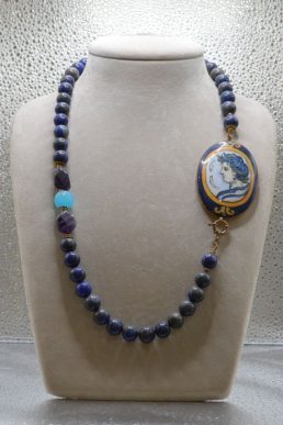 Collana in Lapislazzuli con Aretusa Blu in ceramica