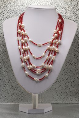 Collana con Cristalli e Perle Scaramazze