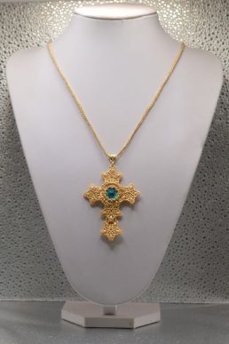 Collana con Croce raffinatamente tessita