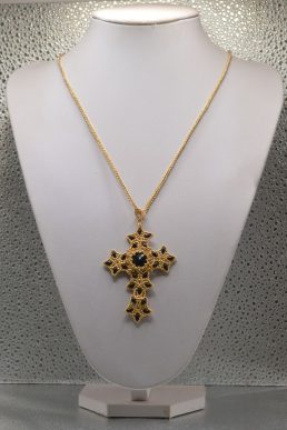 Collana con Croce raffinatamente tessita