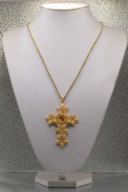 Collana con Croce raffinatamente tessita