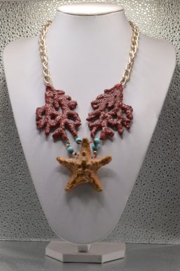 Collana con rami di corallo in ceramica e Stella Marina