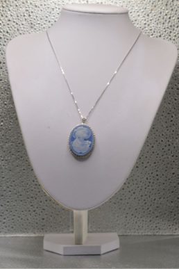 Collana con Cammeo in Agata Blu