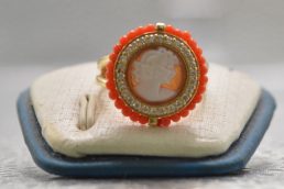 Anello regolabile con Cammeo e Corallo