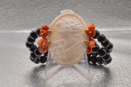 Bracciale in Onice e Coralli con Cammeo