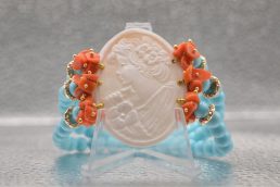 Bracciale in Pasta di Turchese con Cammeo e Coralli