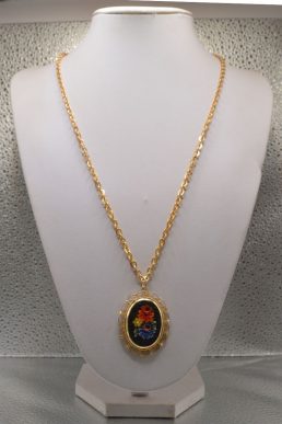 Collana con pendente ovale in Micromosaico