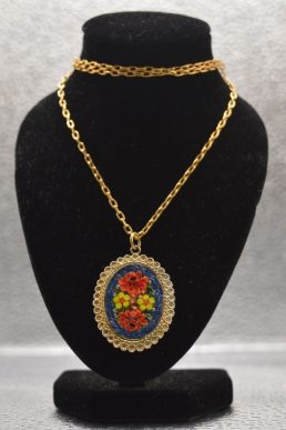 Collana con pendente ovale in Micromosaico